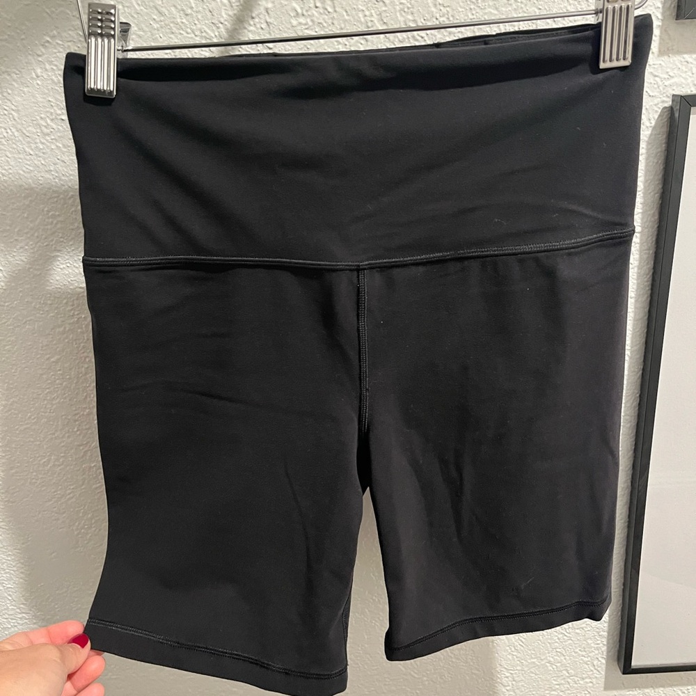 Athleta elation 7 inch shorts